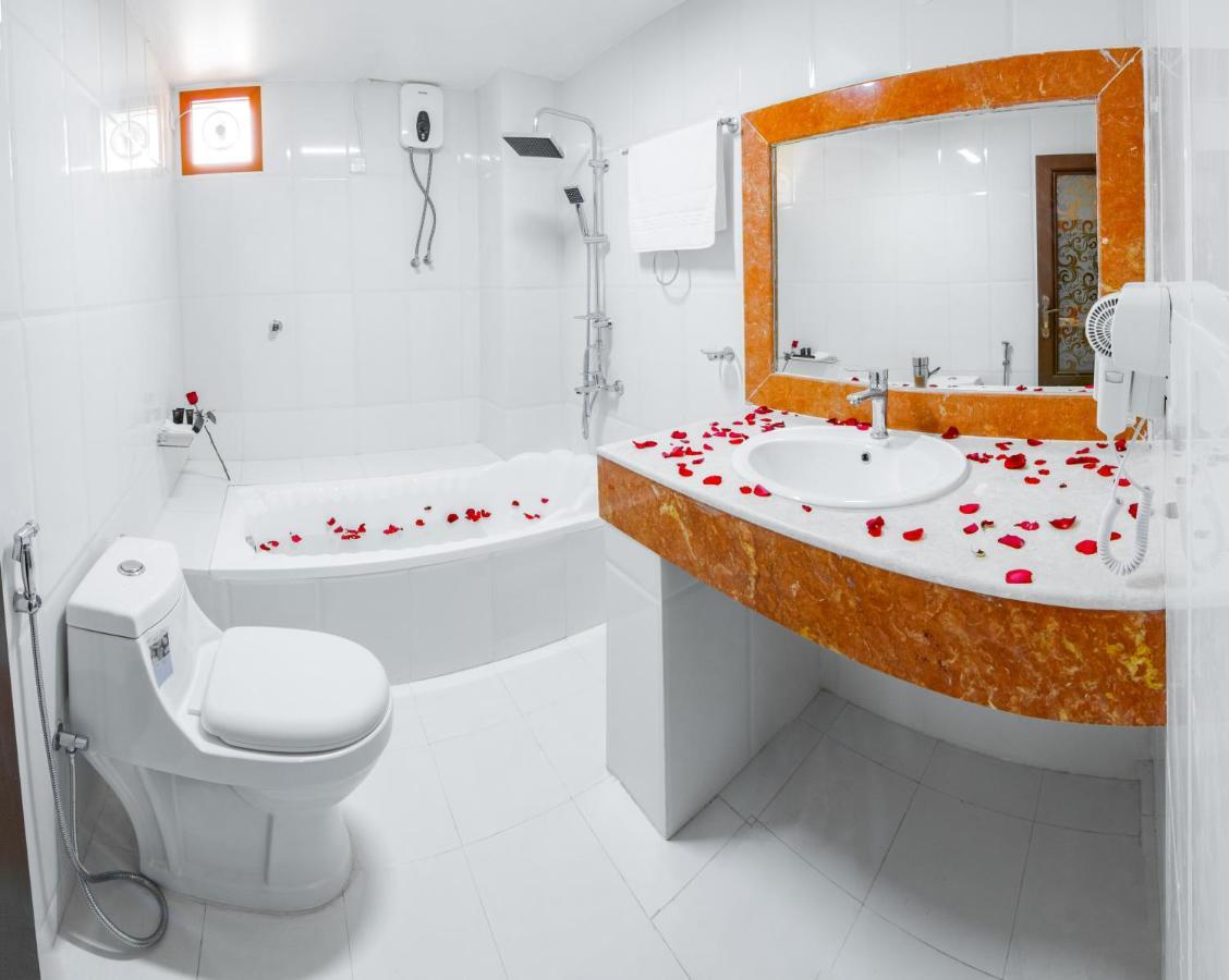 عبري كاسل هوتيل Exterior photo